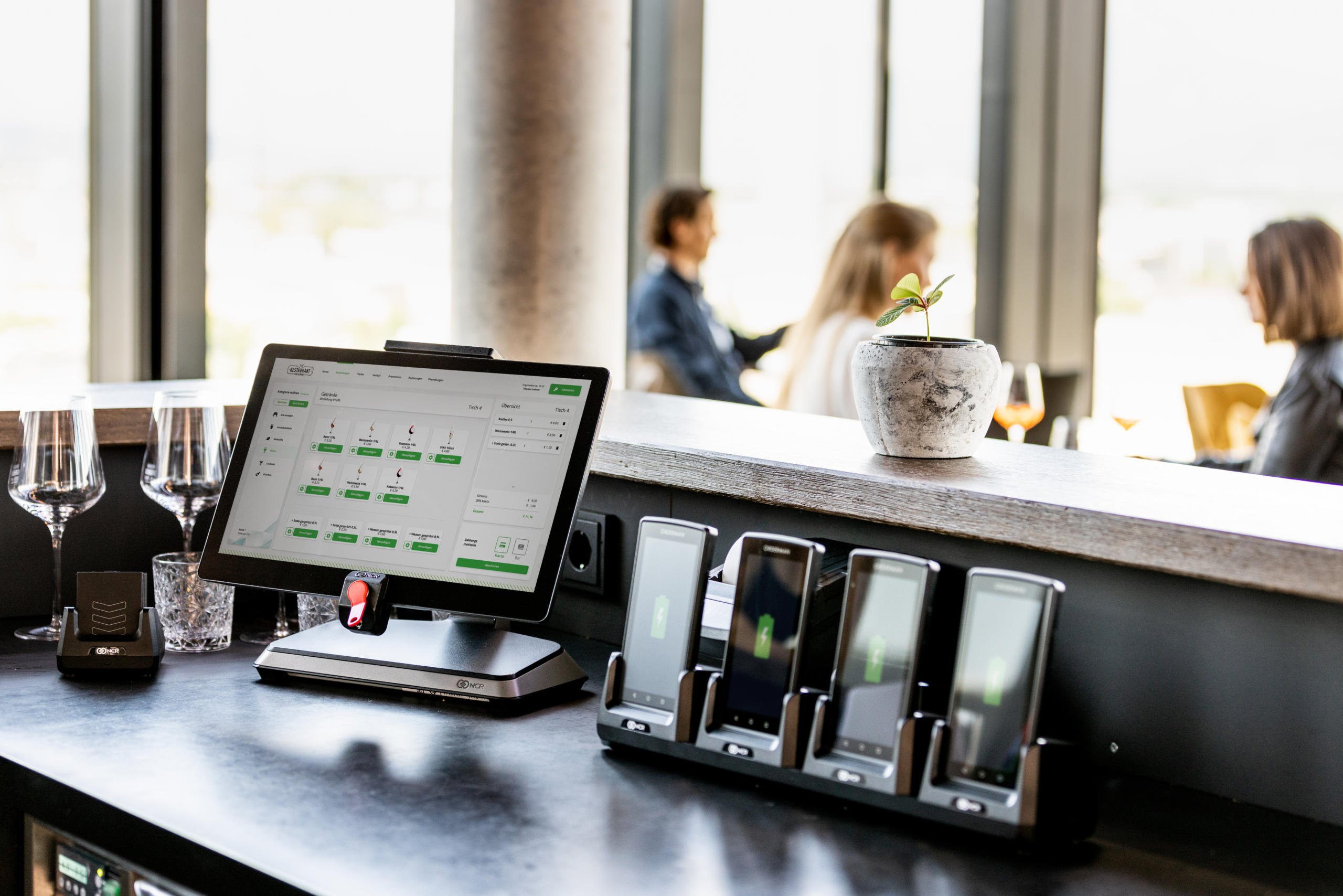 NCR Orderman POS Kassensystem CX7 an Bar in Gastronomie
